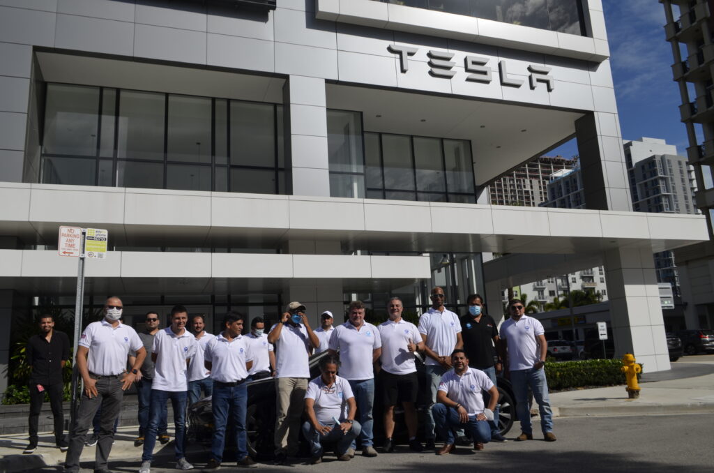 Visita a instalaciones Tesla